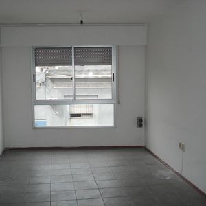 Aguada 1 Dormitorio Al Frente, Piso 1, Luminoso, Con Terraza Lavadero