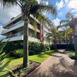 Alquiler Penthouse 2 Dormitorios En Zona Colegios- Carrasco  Sobre Tajes