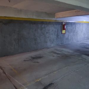 Cochera Para Vehiculo En Gaboto Esq. 18 De Julio.