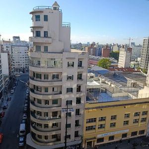Alquiler En Tres Cruces, Mono Ambiente En Piso 11 Al Frente, Ascensores Y Porteria