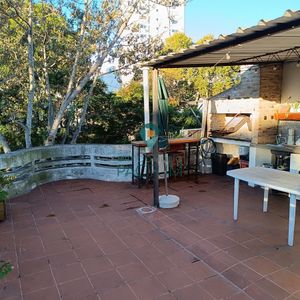 Venta Casa De 2 Dormitorios, Escritorio, Azotea, Parrillero, En Pocitos