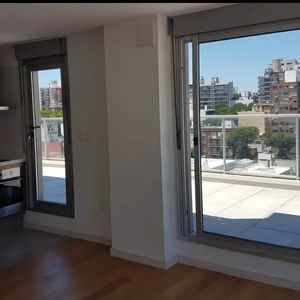 Exclusivo Monoambiente De Lujo En Pocitos: Ubicación Privilegiada Y Terraza Panorámica Inigualable.