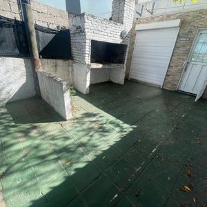 Alquiler En Cerrito/ Perez Castellano, 1 Dormitorio, Duplex, Patio Con Parrillero Y Sin Gastos Comunes