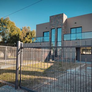 Estrena Minimalista: Tu Nuevo Hogar De Lujo Y Confort Moderno