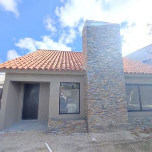 Exclusivo Chalet Renovado A Estrenar: Lujo Y Confort En Cada Detalle