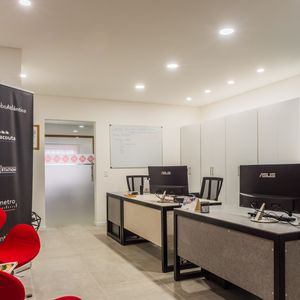 Alquiler De Local Comercial En Tres Cruces Equipado Y Pronto Para Entrar