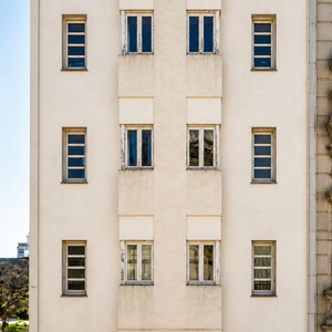 Edificio Corporativo En Ciudad Vieja | 3.000 M² | Menos De Usd 425/M²