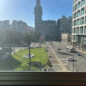 Centro, Apto Con Vista A Plaza Independencia + Garaje | 195.000