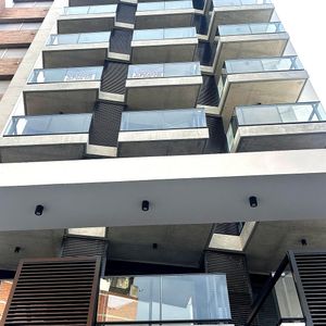 Monoambiente Al Frente En Piso Alto | Vivet 21 Punta Carretas | Terraza Y Vistas Despejadas | Usd 127.900