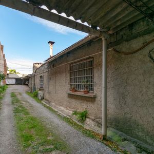 Se Vende Casa En Barrio La Blanqueada, Terreno De 471m2, Cocheras.