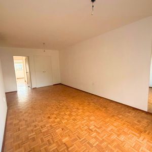 Apartamento En Alquiler 2 Dormitorios, Terraza Al Frente, Garaje Y Cochera Abierta.