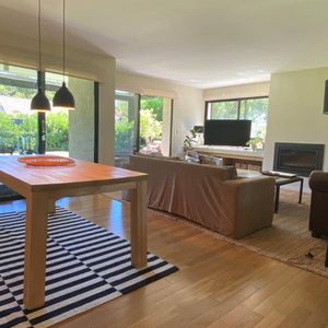Exclusiva Planta Baja Con Jardín Privado. Impecable Y Amplio. Se Ofrece Amueblado O Sin Amueblar.
