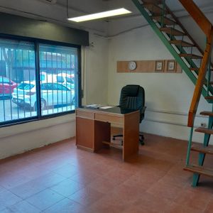 Local U Oficina A La Calle Con Baño Y Cocina