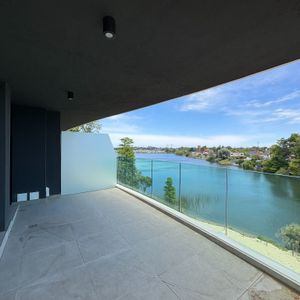 Vista Al Lago! Muy Linda Luz Natural.