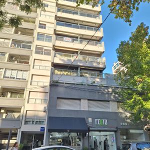 Franzini Y Sarmiento. Monoambiente Al Frente.