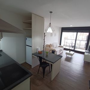 Precioso Apartamento. Con Muebles Y Equipamiento. Próximo A 18 De Julio Y Rambla.