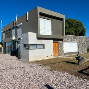Casa Moderna En Solís De Mataojo - 3 Dormitorios, 3 Baños, Seguridad - 987 M2