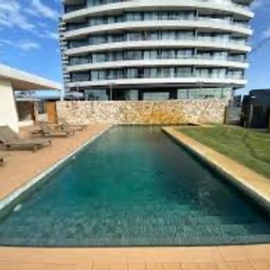 Moderno Monoambiente En Alquiler En Barra De Carrasco Con Muebles Y Vista A La Ciudad