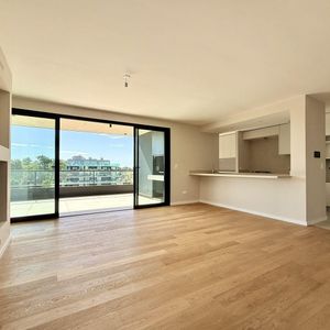 Pent House En Alquiler 2 Dormitorios, Av. De Las Américas, A Estrenar