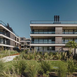 Venta, Apartamento, 2 Dormitorios Con Jardin, Parque Miramar