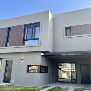 Casa A Estrenar En De Zona Colegios