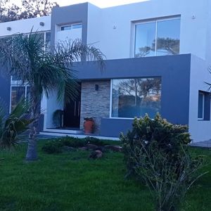 Gran Vivienda Estilo Minimalista En Punta Pinares: Una Oportunidad única