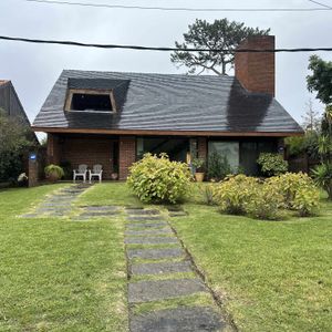 Venta Elegante Propiedad En Playa Mansa