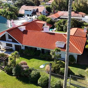 Venta Casa 4 Dormitorios En Carrasco Sur Con Piscina Barbacoa Estudio Y Servicio A Dos Cuadras De La Rambla