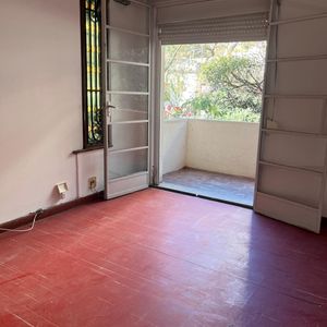 Se Alquila Apartamento Super Luminoso Y Ventilado De 2 Dormitorios, En Muy Buen Estado, Con Balcón! Ubicado En Cordón/centro, Sobre Magallanes A Dos Cuadras De Av. 18 De Julio! Ideal Estudiantes!
