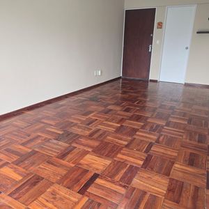 Alquiler Apartamento En Malvín, Excelente Ubicación, De Dos Dormitorios Con Garaje