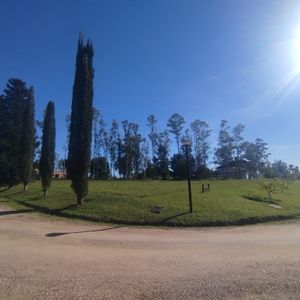 Lote En Esquina, Ubicación Premium. Cumbres De Carrasco.