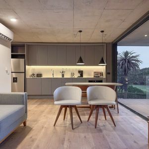 Apartamento De Categoría En Uno Golf. Patio. Norte.