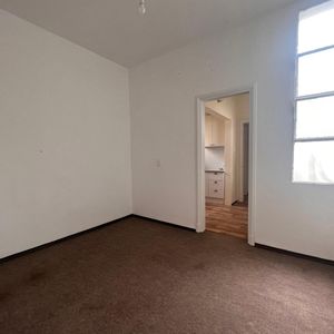 Apartamento En Ubicación Privilegiada, A Pasos De 21 De Setiembre.