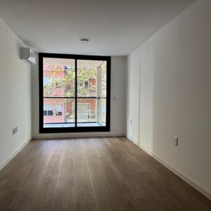 Alquiler De Apartamento De Un Dormitorio Y Medio En El Centro Con Opcion De Garaje