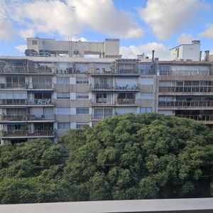 Exclusivo Apartamento De Lujo En Piso Alto, 2 Dormitorios, 2 Baños, Vistas Panorámicas En Pleno Pocitos
