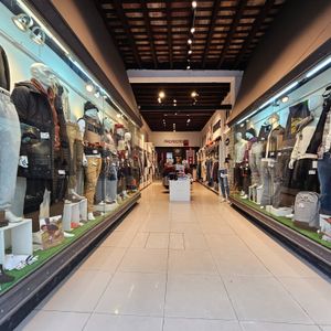 Alquiler Local Comercial En Cordón Sobre 18 De Julio
