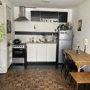 Alquiler En Pocitos De 1 Dormitorio Amueblado, Piso 6 Al Frente, Azotea, Gastos Comunes Bajos