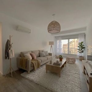Alquiler En Cordon De 2 Dormitorios Y 2 Baños, Edificio Nostrum, Opcion Cochera, Sum, Porteria