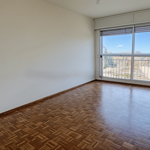 Apartamento 2 Dormitorios En Cordón Sur Con Vista A La Rambla