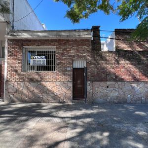 Padrón único / 2 Dormitorios Con Patio / Tezanos 1340 / A Metros Wtc