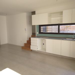 Alquiler De Apartamento 2 Dormitorios Con Garaje, Patio Y Parrillero En Tres Cruces