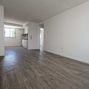 Exclusivo Apartamento De 2 Dormitorios Con Garage Doble En Tres Cruces, A Pasos Del Shopping.