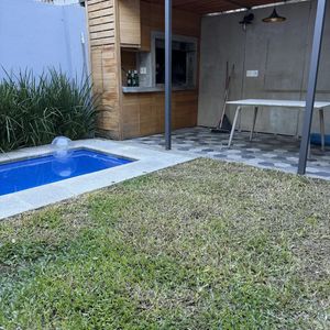Alquiler De Casa En Cordón De 4 Dormitorios , Piscina Y Cochera