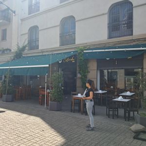 Excelente Ubicación Calle Yacaré, Pasaje Peatonal Al Mercado Del Puerto. Bar, Parrilla, Restaurant.