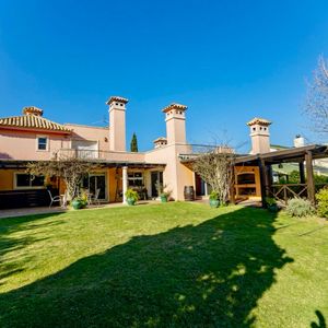 Exclusiva Residencia En Lomas De La Tahona
