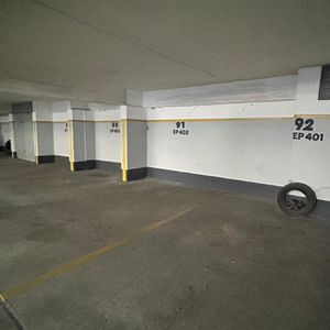 Venta 5 Cocheras En Ciudad Vieja, Torre Cabildo