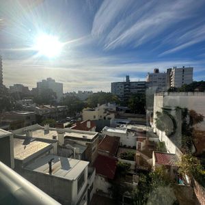 Zona Pocitos.avenida 26 De Marzo Y Buxareo.próximo Rambla.1 Dorm.amplio 44 M2,soleado Y Vista Despejada.