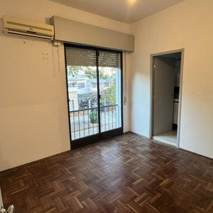 Apartamento En Venta, 1 Dormitorio Al Frente, En Pocitos.