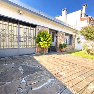 Padrón único, Jardín, Cochera, Fondo, Barbacoa, Excelente Estado, 3er Dormitorio Opcional.