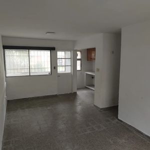 Alquiler En Villa Española De 4 Dormitorios, Complejo Cerrado, Estacionamiento, Area Verde